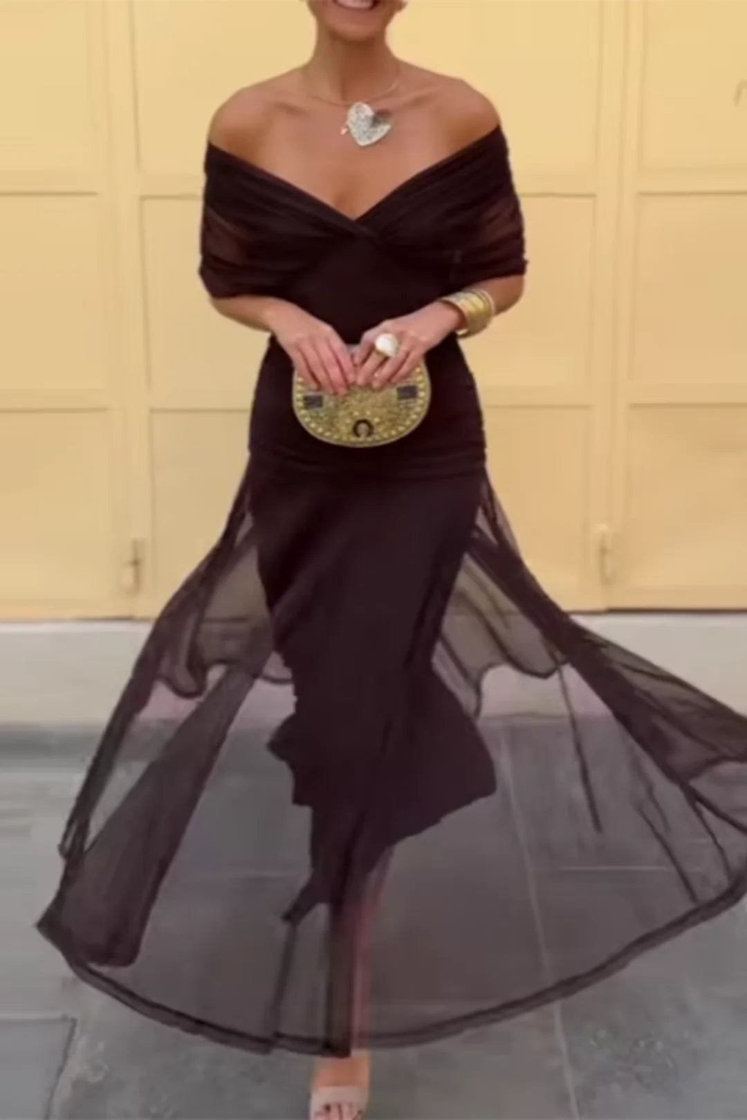 Evira - Elegant Off-Shoulder Dress